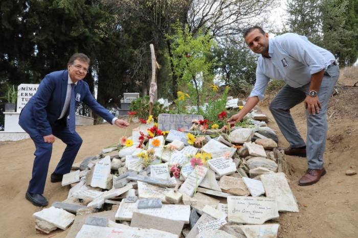 Sanatçı Tuncel Kurtiz, Vefatının 10. Yılında Kabri Başında Anıldı