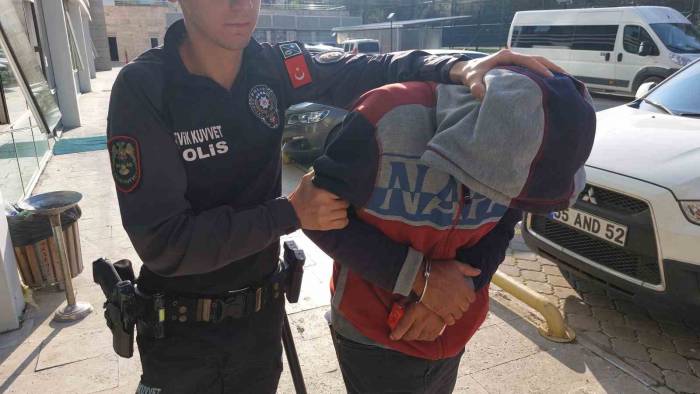 Yolcu Otobüsünde Turşu Bidonlarında 7,5 Kilo Esrar Ele Geçirildi