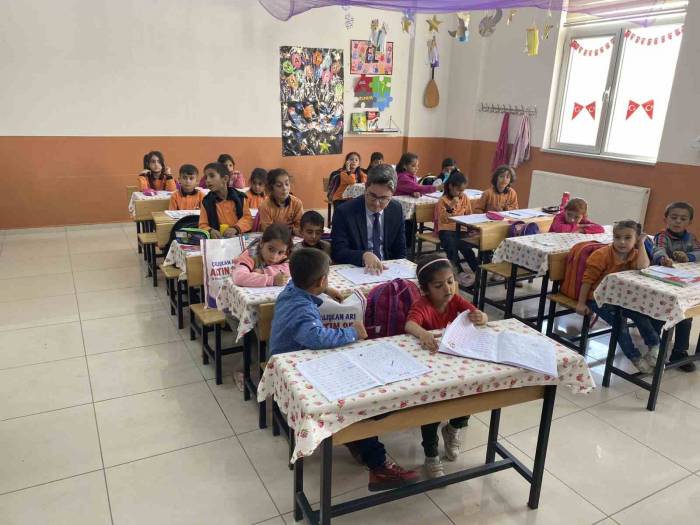 Taşlıçay Kaymakamı Arıkan, İlçe Merkezindeki Okulları Ziyaret Etti