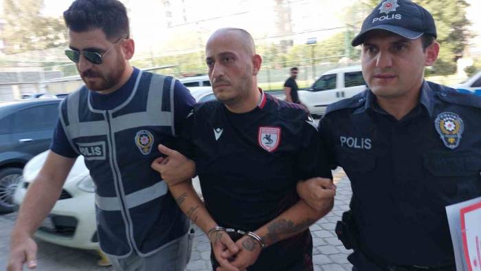Kırmızı Işıkta Geçip Öğrenci Servisiyle Çarpışan Tır Sürücüsü Adliyeye Sevk Edildi