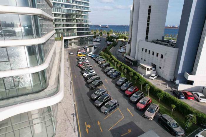 İstanbul’da Togg Sevkiyatı; Tırlar Dolusu Yeni Araçlar Getirildi