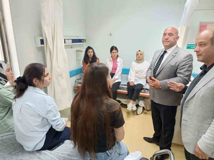 Öğretmenleri Taşıyan Minibüs Kaza Yaptı: 12 Yaralı