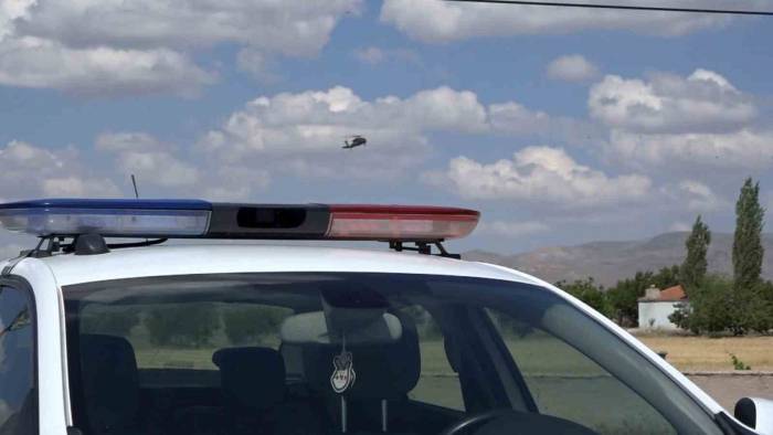 Aksaray’da Jandarma Ekipleri Trafiği Helikopterle Denetliyor