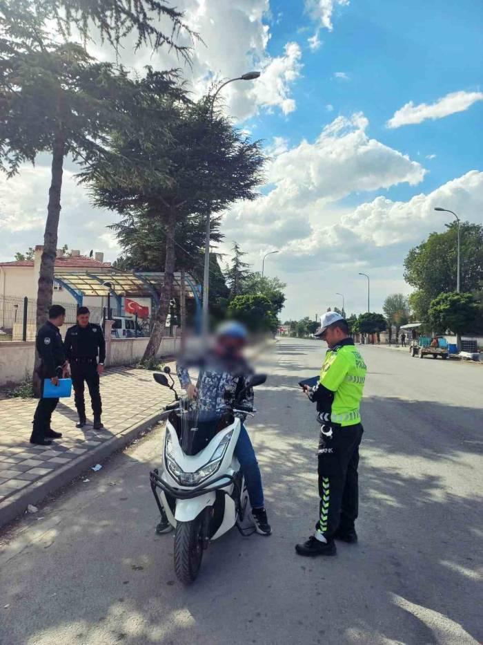 Bin 678 Motosiklet Sürücüsüne 229 Bin 177 Tl Para Cezası Kesildi
