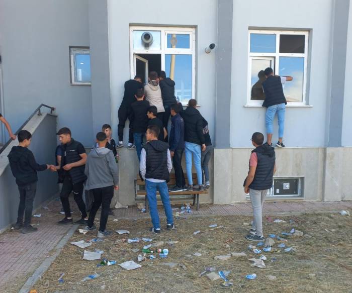 Öğrencilerin Kantin Çilesine Bir Garip Çözüm Yöntemi