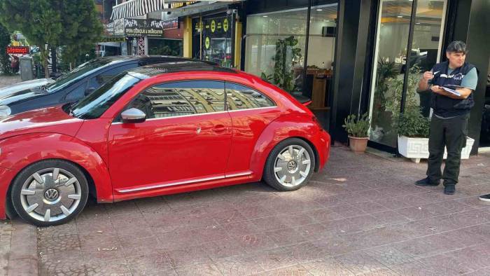 Magandaların Silahından Çıkan Saçmalar Otomobillere İsabet Etti