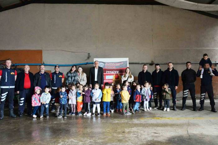 Başkan Bakkalcıoğlu İtfaiye Haftası’nı Minik Öğrencilerle Birlikte Kutladı