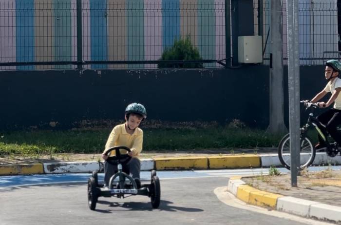Çocuklar Direksiyon Başına Geçti