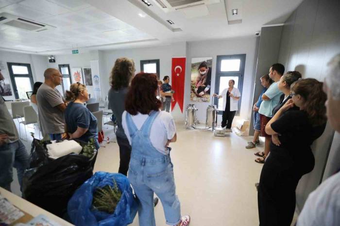 Meslek Fabrikası Eğitimleri Efes Tarlası Yaşam Köyünde Devam Ediyor