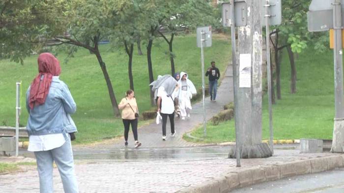İstanbullular Güne Yağmurla Uyandı
