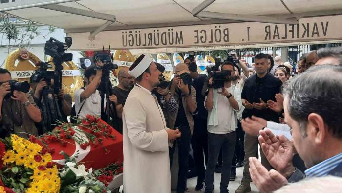 Gazeteci Hıfzı Topuz Son Yolculuğuna Uğurlandı