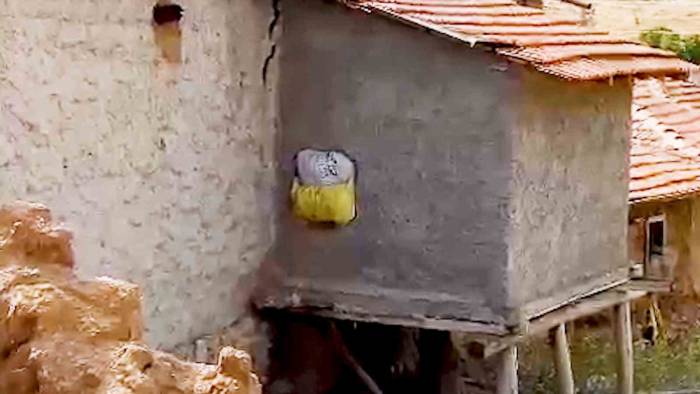 O Detay Jandarmanın Gözünden Kaçmadı: 57 Yıl Hapis Cezası Bulunan Firari Yakalandı