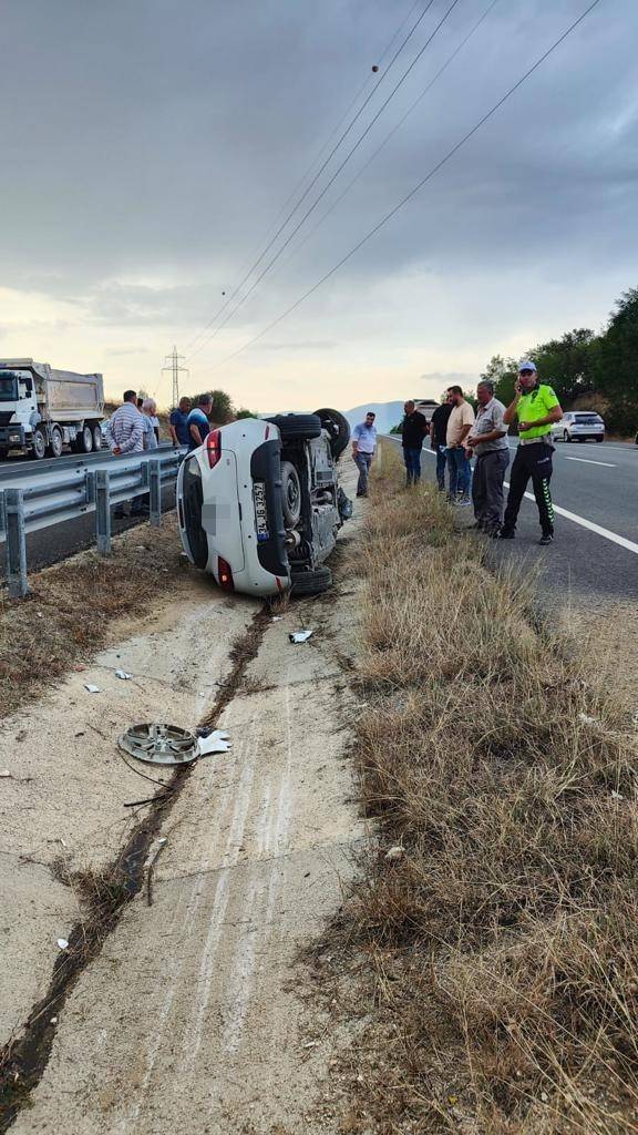 Yoldan Çıkan Otomobil Yan Yattı: 3’ü Çocuk 6 Kişi Yaralandı