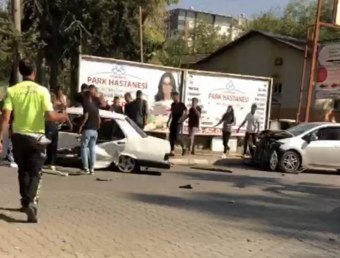 Osmaniye’de Trafik Kazası: 2 Kişi Yaralandı