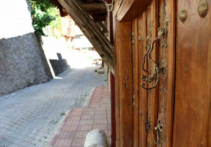 Geçmişin Yok Olan Mirası: Kapı Tokmakları