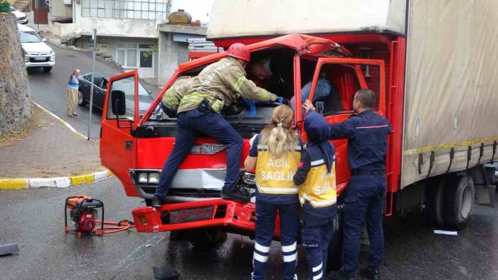 Pendik’te Yağmur Sonrası Trafik Kazası: 1 Yaralı