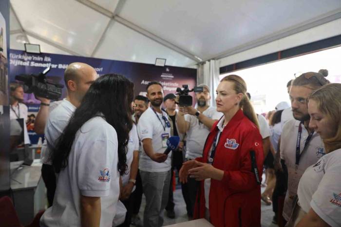 Deü’nün Teknofest Standına Yoğun İlgi