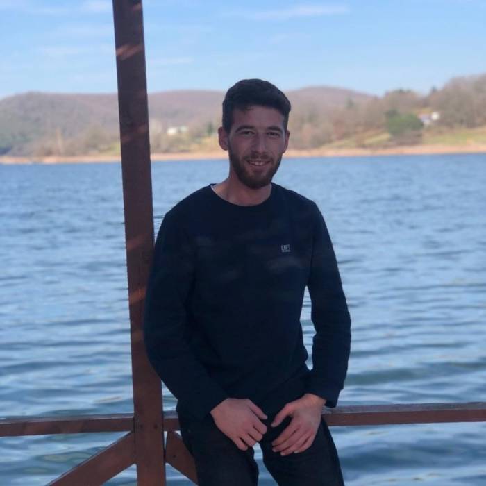 Otomobille Ağaça Çarpan Genç 27 Gün Sonra Hayatını Kaybetti