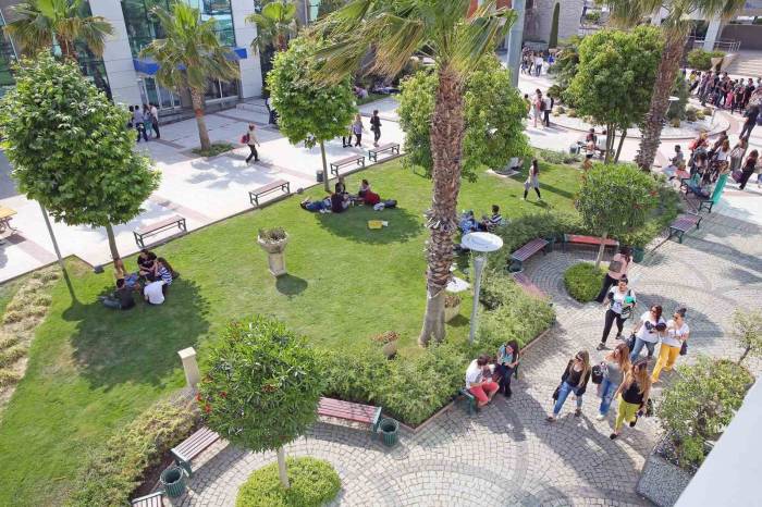 Yaşar Üniversitesi Erişilebilirlik Bayrağını Aldı