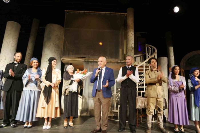 Yenimahalle’de Tiyatro Gecesi