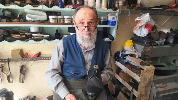 Yarım Asırlık Ayakkabı Ustası Bekir Tansel: “Dünyaya Bir Daha Gelsem Ayakkabı Tamircisi Olurum”