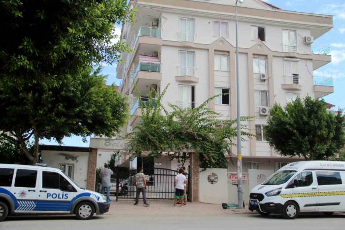 Kazakistan Uyruklu 9 Aylık Hamile Kadın Evinde Ölü Bulundu