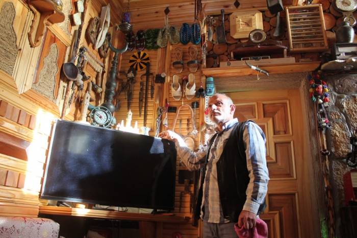 Baba Ocağını Restore Edip Kültür Evine Çevirdi Bin Parça Antika Eşyayı Evinde Sergiliyor