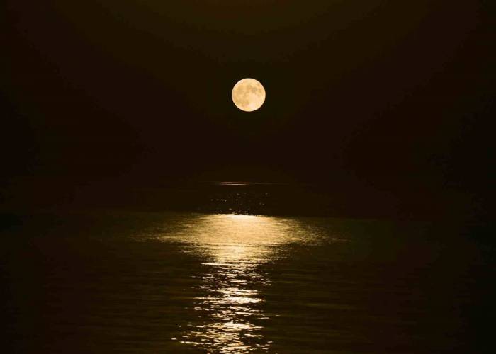 Ahlat’ta Dolunay Güzelliği