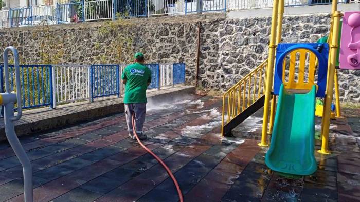 Canik’te Parklar Tertemiz