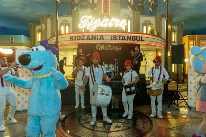 Büyükler Bir Geceliğine Kidzania’da Çocuk Oldu