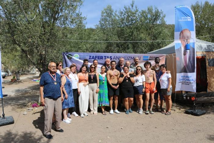 Avcılar’ın Sevilen Diş Hekimi Zafer Taş Yüzme Etkinliğinde Anıldı