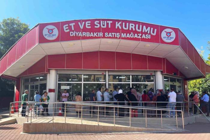 Diyarbakır’da Et Ve Süt Kurumu’nda Ucuz Et Sırası