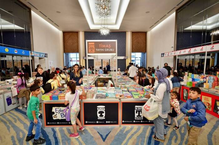 Fatih Kitap Fuarı Açıldı