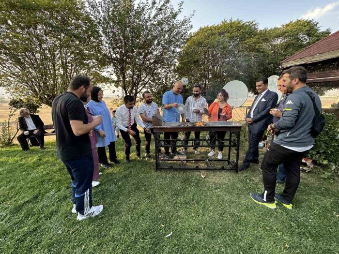 Yüksekovalı Öğretmenler Kurul Toplantısını Masa Başında Değil, Mangal Başında Yaptı