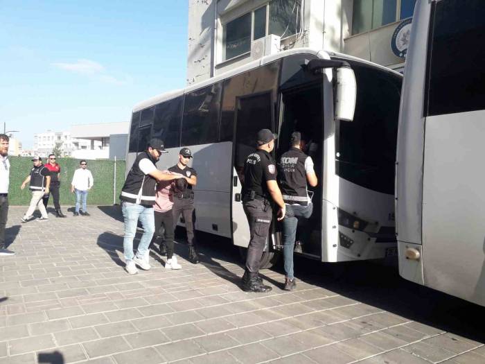 İzmir’de Adliye Önündeki Çatışmayla İlgili 17 Tutuklama