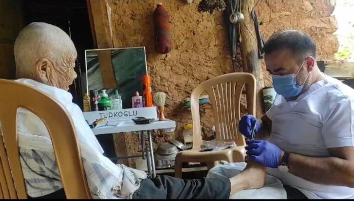 Evde Bakım Hizmeti Ekibinden Yürekleri Isıtan Davranış