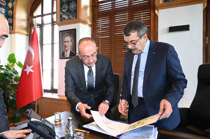 Başkan Kavuş, Bakan Tekin’e Dost Meram’ı Anlattı