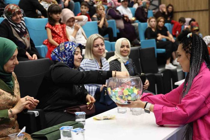 Kütahya Belediyesinden Yöresel Kına Gecesi Ve Defile Etkinliği