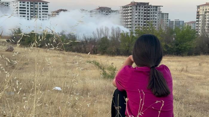 Bir Yıl Önce Aldıkları Evlerinin Yıkımını Gözyaşları İçinde İzlediler