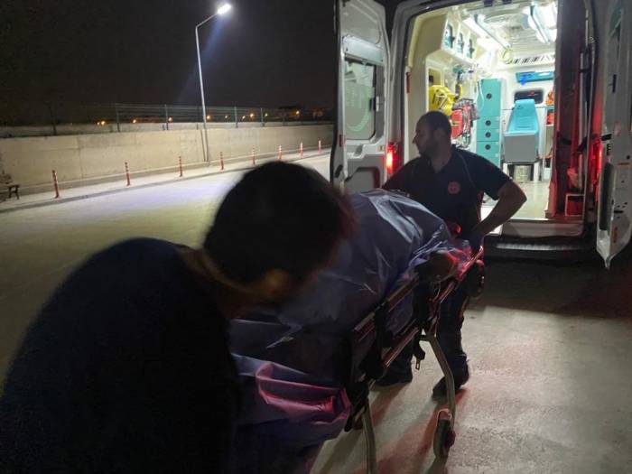 Araçlarının Lastiği Patlayan Çifte Tır Çarptı: 1 Ölü, 1 Ağır Yaralı