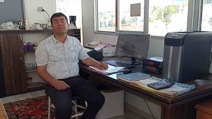 Muhtardan Örnek Davranış, Tüm Maaşını Öğrencilere Burs Olarak Dağıtıyor