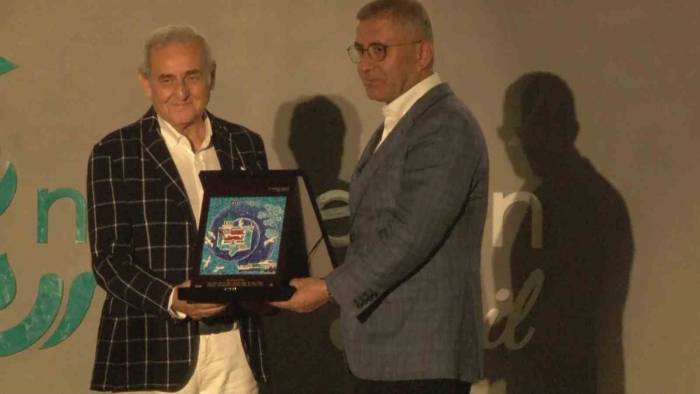 Ünlü Ressam Devrim Erbil Sergisi Üsküdar’da Açıldı