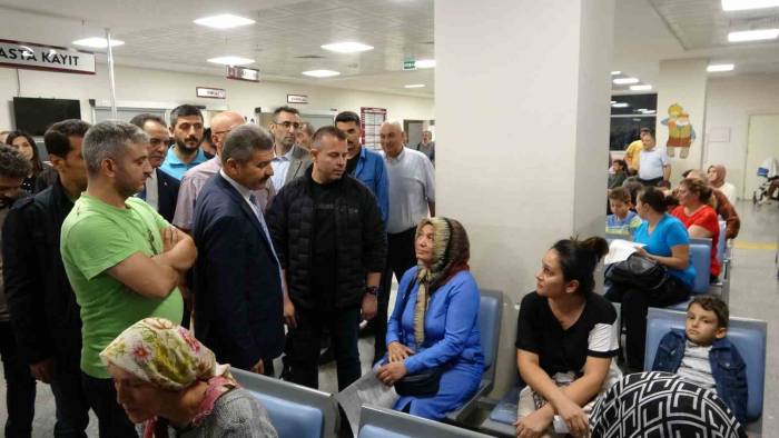 Uşak’ta Tavuk Döner Ve Pilav Yiyen 65 Öğrenci Hastanelik Oldu