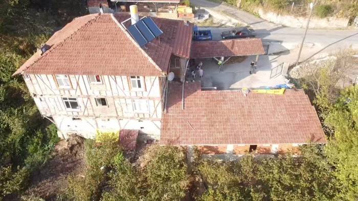 Önce Hayvanlarının Otlatılması Engellendi Sonra Da "Ahırı Kokuyor" Diye Şikayet Edildi