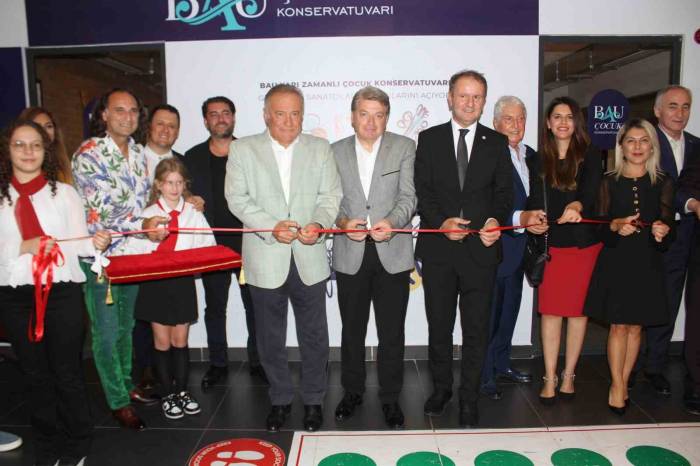 Geleceğin Yeteneklerine Ünlü Sanatçılardan Dev Destek