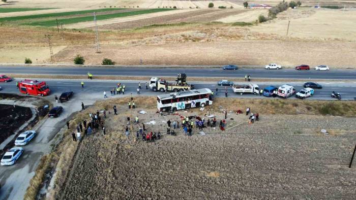 Amasya Valiliğinden Otobüs Kazası Açıklaması: 6 Kişi Öldü, 35 Kişi Yaralandı