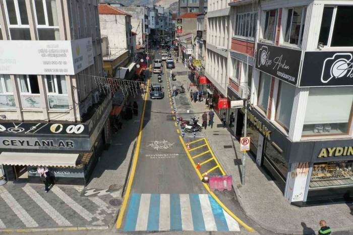 Aydın Büyükşehir Belediyesi Söke İstasyon Caddesi’ni Yeniledi