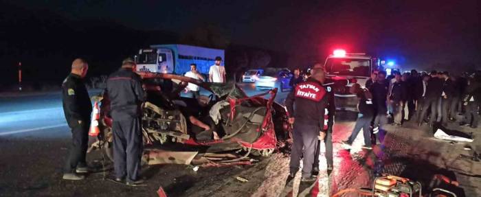 Tatvan’da Zincirleme Trafik Kazası: 1 Ölü, 4 Yaralı