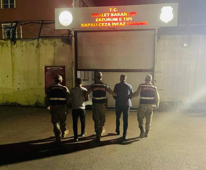 Göçmen Kaçaklığı Yaptığı Belirlenen 4 Şahıs Tutuklandı