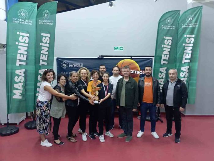 Masa Tenisinde İl Şampiyonu Oldular